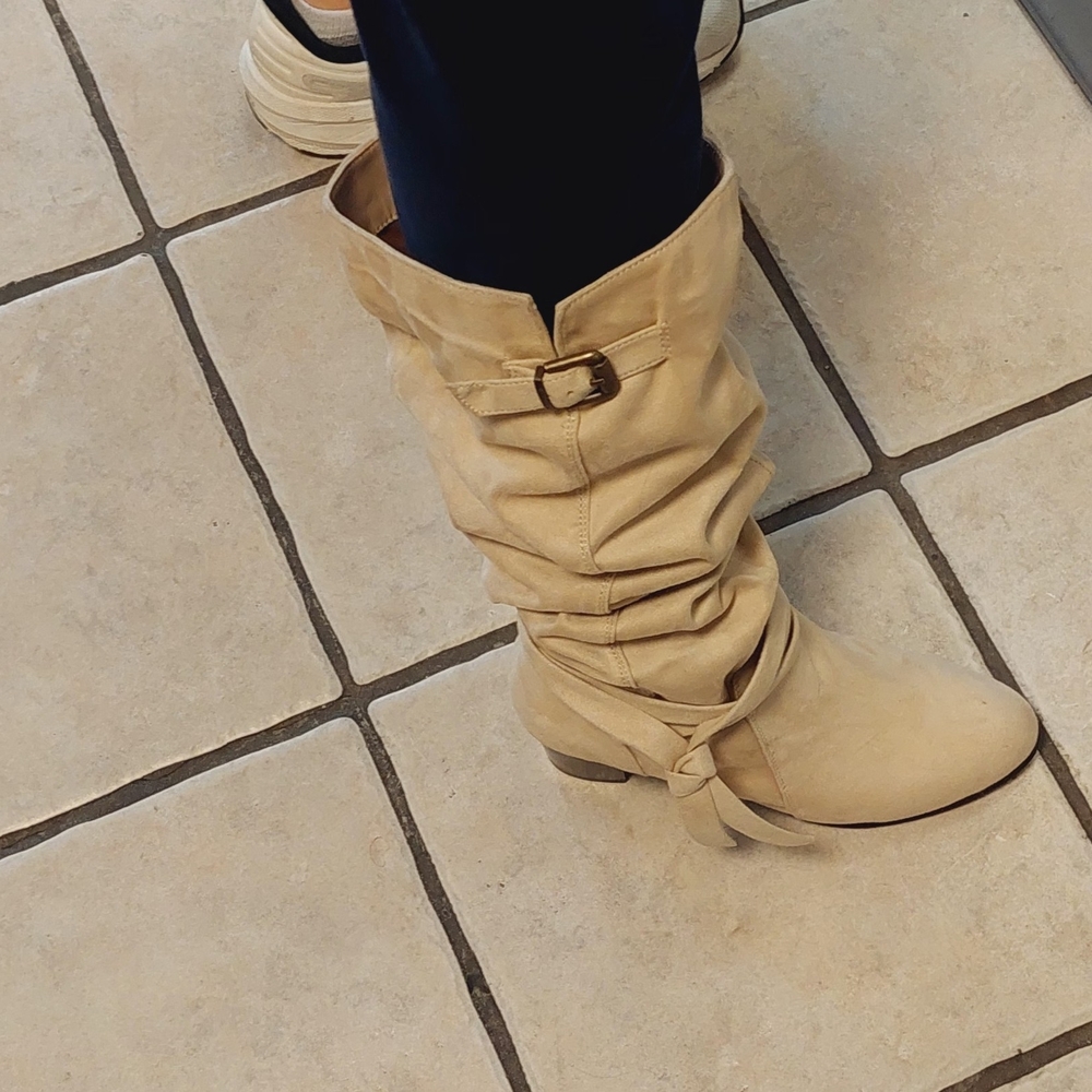 Comfortview Tan Heeled Boots with Slouchy Design
